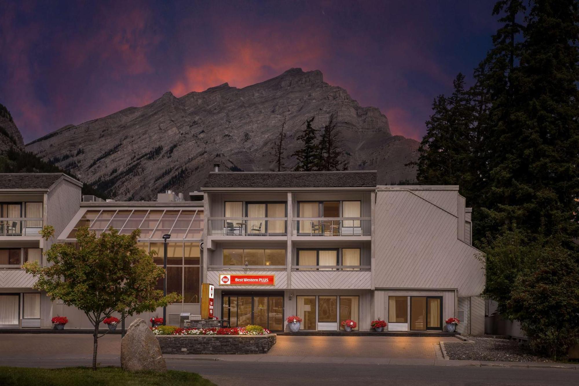 Best Western Plus Banff International Lodge Exteriör bild